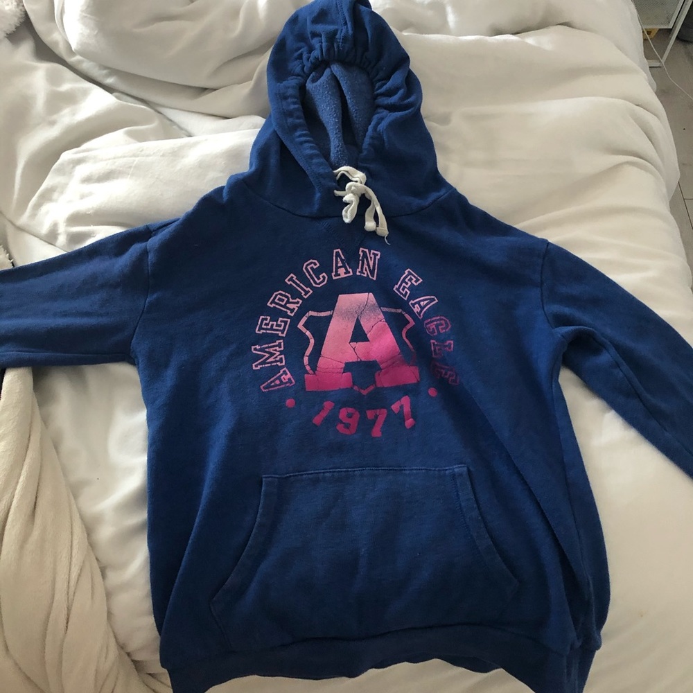 This is a hoodie my friend gave I never wore it!